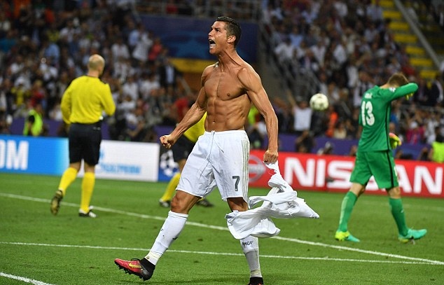 Quả bóng vàng 2016 chỉ của Cristiano Ronaldo ảnh 5